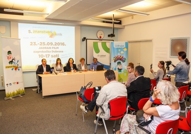 Znanstveni piknik u Zagrebu s atraktivnim eksperimentima Znanstveni piknik u Zagrebu s atraktivnim eksperimentima