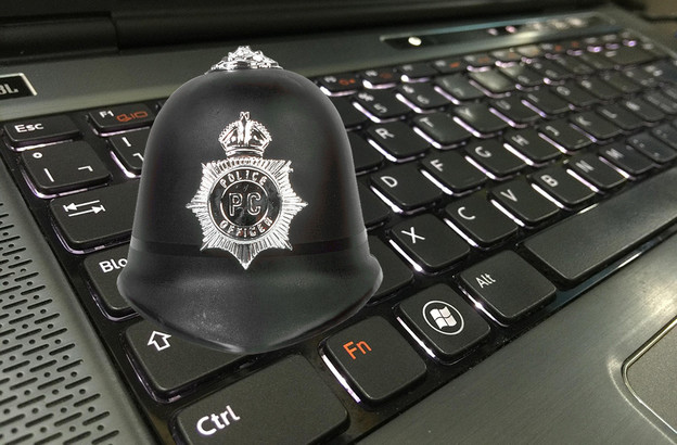 Britanski policajci uhićeni zbog nerada od kuće