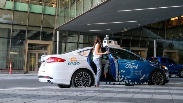 Ford odgađa lansiranje autonomnih taksija