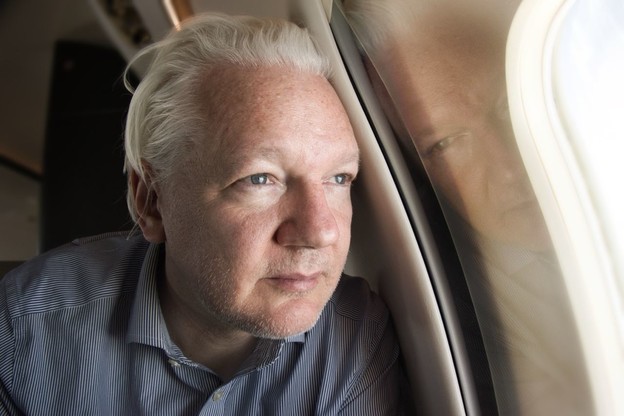 Julian Assange pušten iz zatvora nakon nagodbe Julian Assange pušten iz zatvora nakon nagodbe