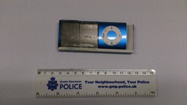 iPod Nano služi za snimanje unosa PIN-a. Photo Credit: Greater Manchester Police