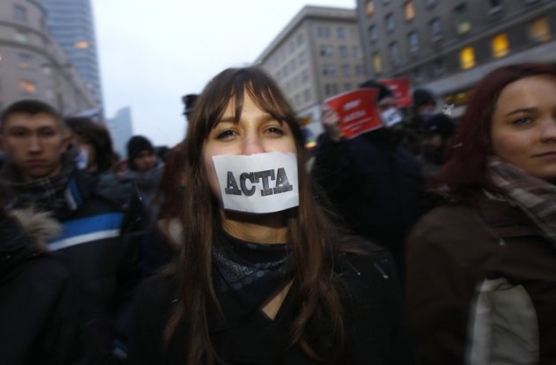 Poljaci na ulicama protiv ACTA sporazuma Poljaci na ulicama protiv ACTA sporazuma