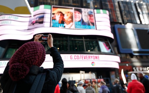Prikažite svoju sliku na velikom ekranu Times Squarea.