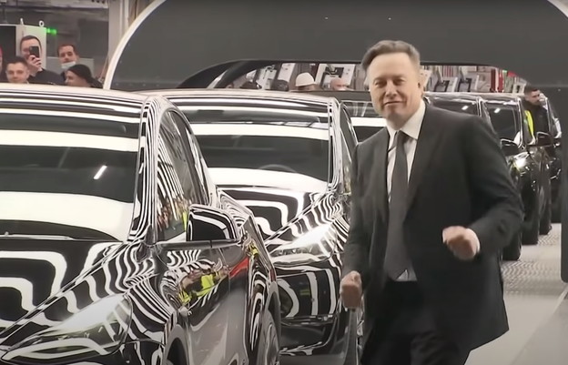 VIDEO: Musk zaplesao na otvaranju njemačke tvornice VIDEO: Musk zaplesao na otvaranju njemačke tvornice