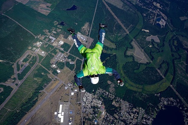 VIDEO: Skok iz aviona bez padobrana u mrežu