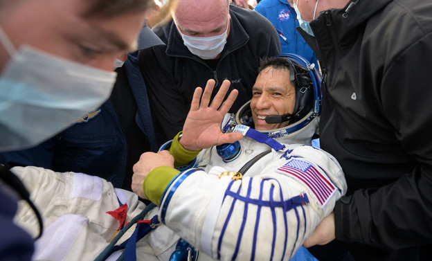 Astronaut doma nakon godine u svemiru Astronaut doma nakon godine u svemiru