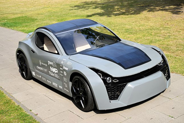 Automobil bez emisija hvata CO2 iz zraka dok vozi Automobil bez emisija hvata CO2 iz zraka dok vozi