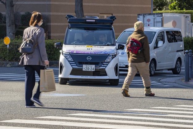 Autonomni Nissan na zakrčenim ulicama Autonomni Nissan na zakrčenim ulicama