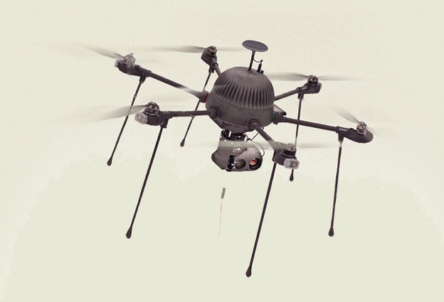 Dron na uzicu teoretski može letjeti zauvijek Dron na uzicu teoretski može letjeti zauvijek
