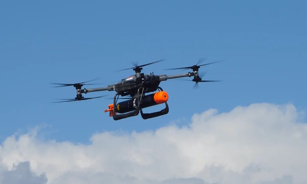 Električni dron izbacuje protupodmornički torpedo Električni dron izbacuje protupodmornički torpedo