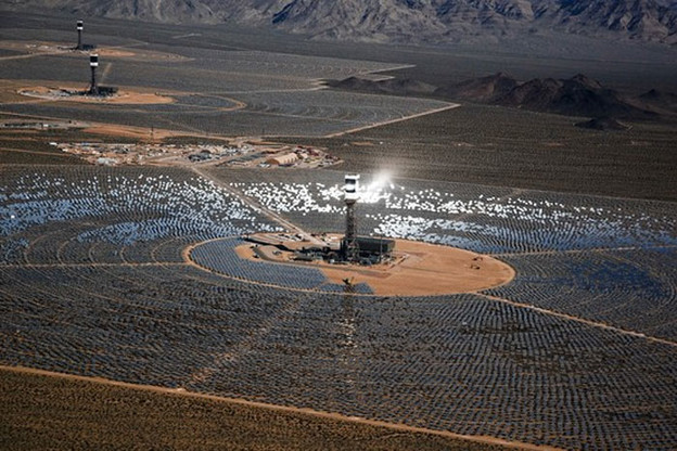 Googleova solarna elektrana prži ptice na 500 °C Googleova solarna elektrana prži ptice na 500 °C