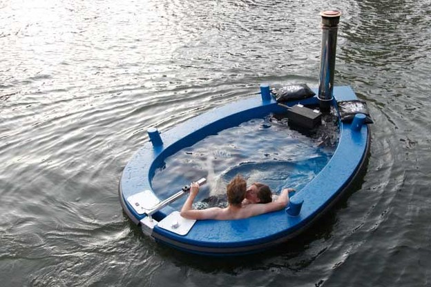 HotTug je jacuzzi u čamcu HotTug je jacuzzi u čamcu