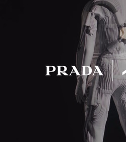 I astronaut nosi Pradu