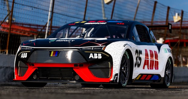 NASCAR predstavio svoj prvi električni trkaći auto NASCAR predstavio svoj prvi električni trkaći auto