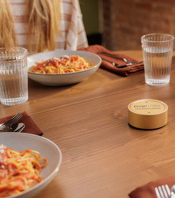 Proizvođač umaka nudi snimač razgovora za stolom