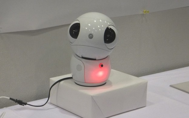 Robot daje savjete u vezi zdravlja i održavanja kuće Robot daje savjete u vezi zdravlja i održavanja kuće