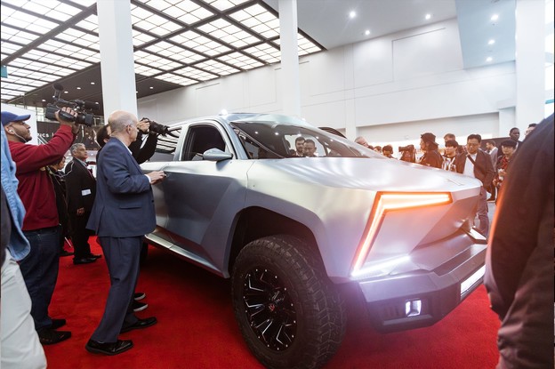Robotruck 1T je Cybertruck na novi način Robotruck 1T je Cybertruck na novi način