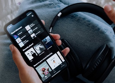 Tekstualni prompt za AI generirane playliste