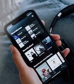 Tekstualni prompt za AI generirane playliste