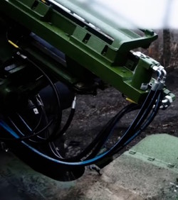 Ukrajinski vojnici nose egzoskelete na bojišnici