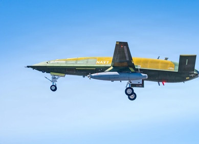 Uspješan let drona za punjenje aviona u letu