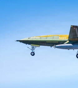 Uspješan let drona za punjenje aviona u letu