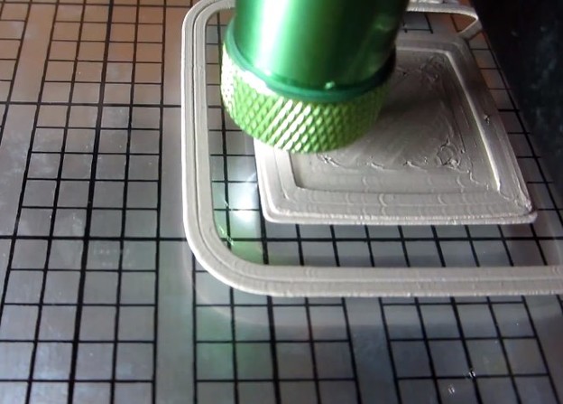 VIDEO: 3D printer koji koristi glinu i plastelin VIDEO: 3D printer koji koristi glinu i plastelin