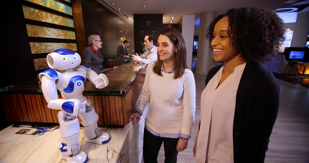 VIDEO: AI IBM Watsona u hotelskom concierge robotu