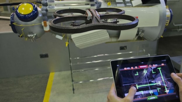 VIDEO: Aplikacija pretvara quadcopter u svemirsku letjelicu VIDEO: Aplikacija pretvara quadcopter u svemirsku letjelicu
