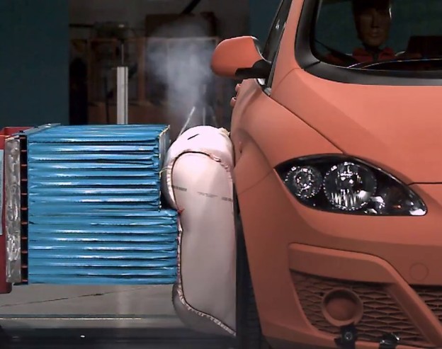 VIDEO: Automobili s vanjskim airbagovima