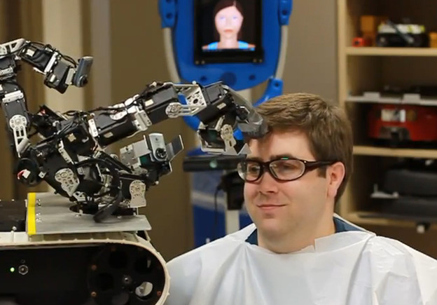 VIDEO: Biste li dali da vas šiša ovaj robot