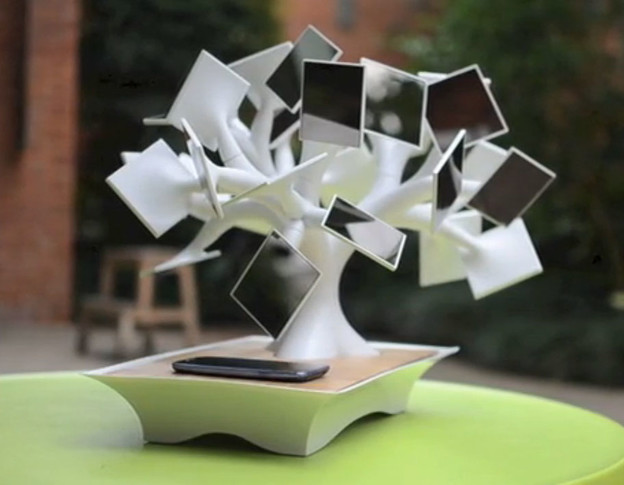 Video: Bonsai drvo puni vaš mobitel Video: Bonsai drvo puni vaš mobitel