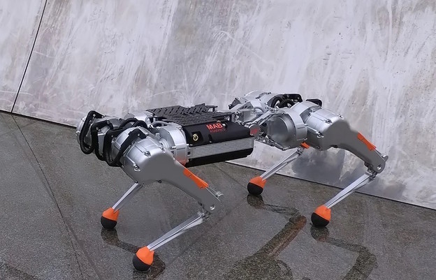 VIDEO: Četveronožni robot hoda pod vodom VIDEO: Četveronožni robot hoda pod vodom
