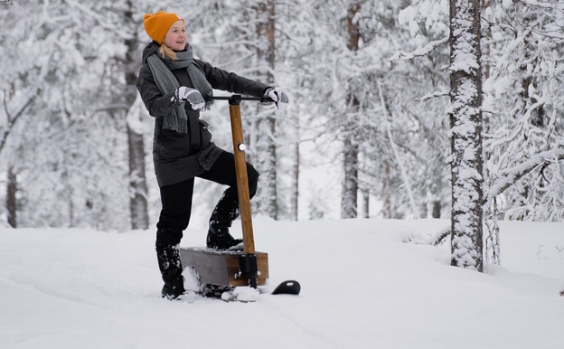 Video: Drveni snježni električni skuter