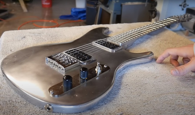 VIDEO: Električna gitara od 1000 recikliranih limenki VIDEO: Električna gitara od 1000 recikliranih limenki