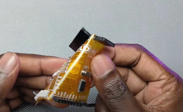 VIDEO: Flexduino je savitljivi Arduino VIDEO: Flexduino je savitljivi Arduino