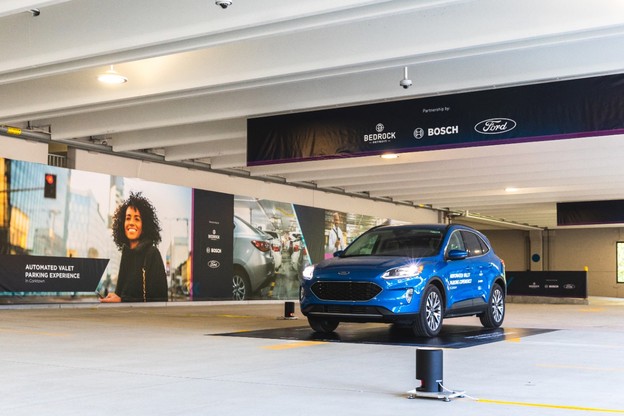 VIDEO: Ford sam traži parking i savršeno se parkira VIDEO: Ford sam traži parking i savršeno se parkira