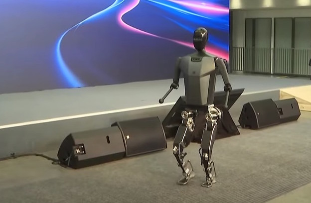VIDEO: I Kina ima dvonožnog robota hodača VIDEO: I Kina ima dvonožnog robota hodača