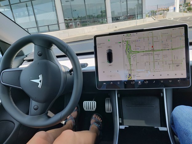 Video igre i filmovi na zaslonu Tesla automobila Video igre i filmovi na zaslonu Tesla automobila
