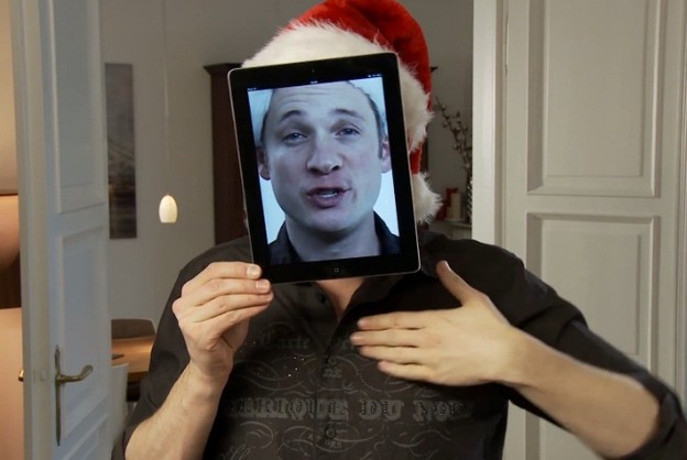 VIDEO: iPad mađioničar izvodi božićne trikove VIDEO: iPad mađioničar izvodi božićne trikove