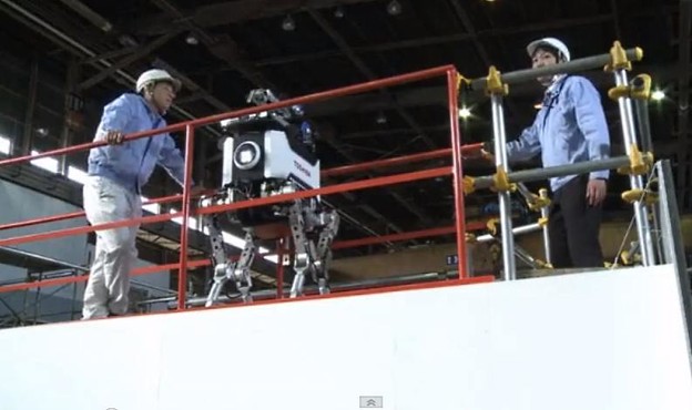 VIDEO: "Krizni" robot se pokvario na predstavljanju VIDEO: "Krizni" robot se pokvario na predstavljanju