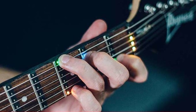 VIDEO: LED gadget za brzo učenje sviranja gitare
