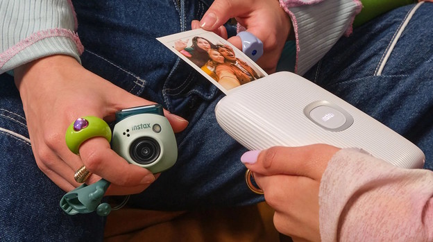 VIDEO: Mali Instax Pal fotić omogućuje kasniji ispis VIDEO: Mali Instax Pal fotić omogućuje kasniji ispis