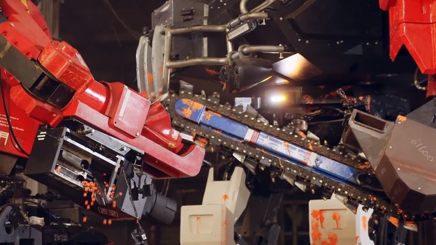 VIDEO: Motorka presudila u mech fightu VIDEO: Motorka presudila u mech fightu