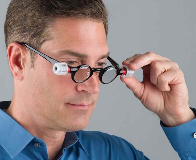 VIDEO: Naočale s ručnim podešavanjem dioptrije