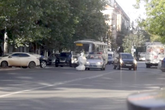 VIDEO: Odbjegli robot izazvao prometni zastoj VIDEO: Odbjegli robot izazvao prometni zastoj