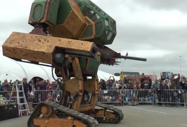 VIDEO: Ogromni američki robot izaziva japanskog na dvoboj