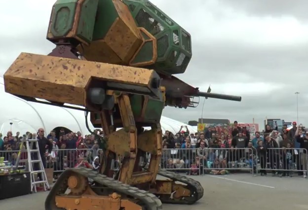 VIDEO: Ogromni američki robot izaziva japanskog na dvoboj VIDEO: Ogromni američki robot izaziva japanskog na dvoboj