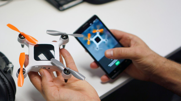 VIDEO: Pametni nanodron prati svaki vaš korak VIDEO: Pametni nanodron prati svaki vaš korak