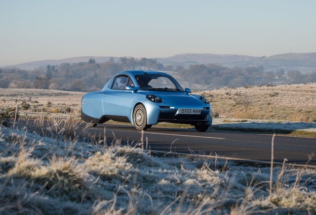 VIDEO: Predstavljen Rasa automobil na vodik